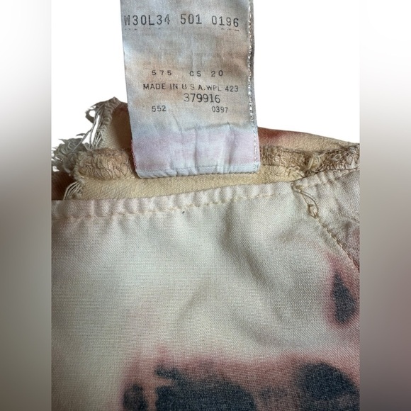 Levi Vintage Bleached Tie-Dye Distressed Jean Shorts Sz 28 (6/7)​​​​ - Picture 4 of 9